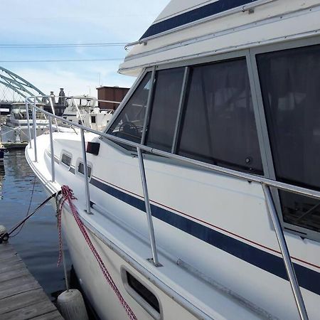 ホテル Waterfront 32' Bayliner Yacht プロビデンス エクステリア 写真