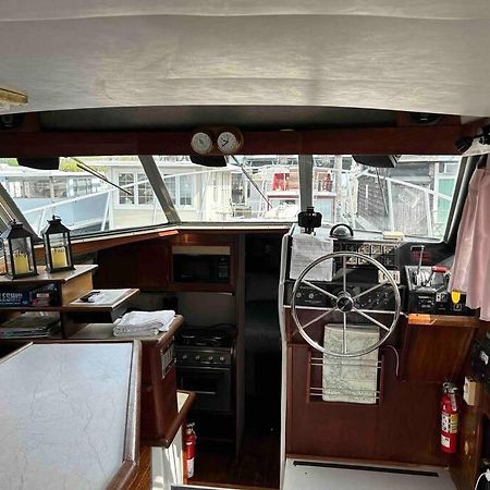 ホテル Waterfront 32' Bayliner Yacht プロビデンス エクステリア 写真