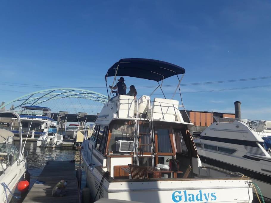 ホテル Waterfront 32' Bayliner Yacht プロビデンス エクステリア 写真