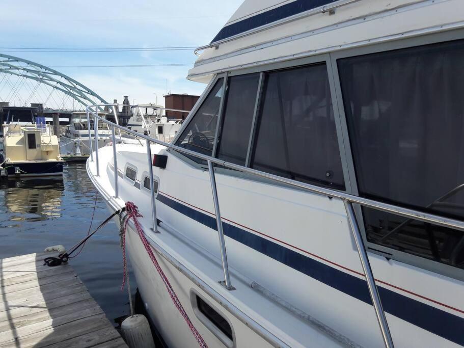 ホテル Waterfront 32' Bayliner Yacht プロビデンス エクステリア 写真