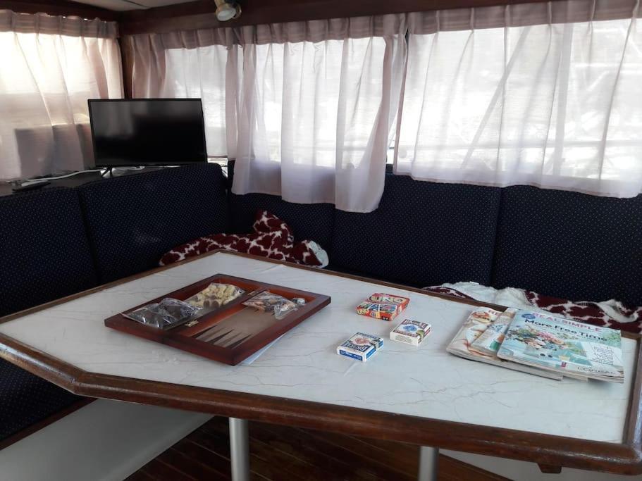 ホテル Waterfront 32' Bayliner Yacht プロビデンス エクステリア 写真