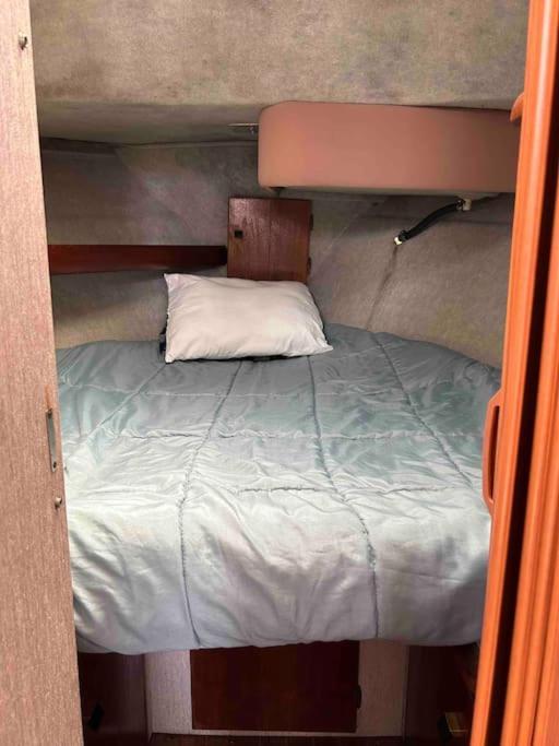ホテル Waterfront 32' Bayliner Yacht プロビデンス エクステリア 写真